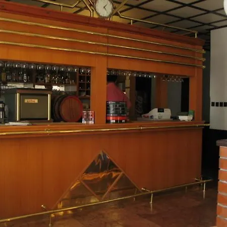 Vinceller Panzio Es Etterem בית הארחה Gyöngyös
